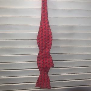 Men’s vineyard vines bow tie